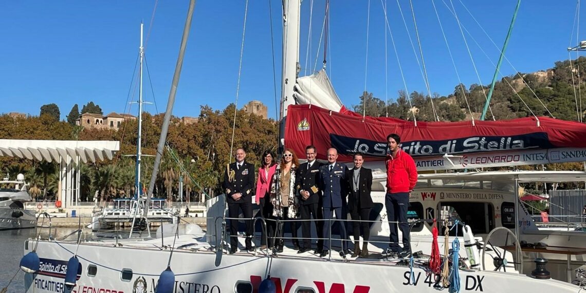 El catamarán Wheels on Waves llega a la marina de megayates de Málaga en su vuelta al mundo solidaria