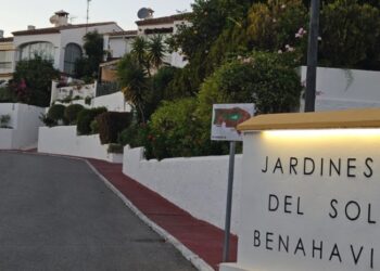 Arreglos en el alumbrado público de Jardines del Sol en Benahavís