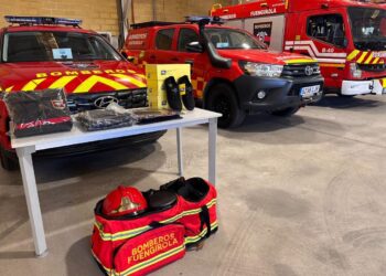 Fuengirola renueva el uniforme del Cuerpo de Bomberos por uno de última generación
