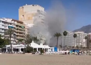 La chispa de una freidora provoca un incendio en un chiringuito de Fuengirola