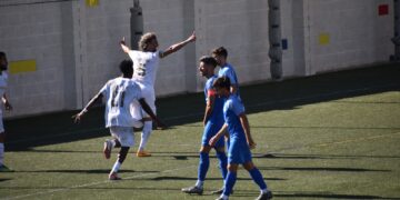Un Estepona seguro, vence en El Palo (0-2)