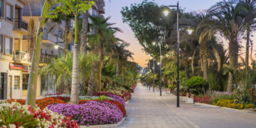 Estepona reducirá en un 30 por ciento su consumo eléctrico con la telegestión del alumbrado público