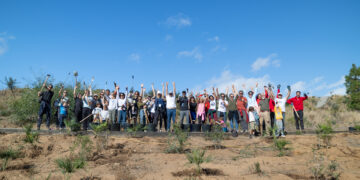 Puerto Banús reúne a medio centenar de voluntarios y planta 80 especies autóctonas en la Sierra de Mijas