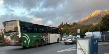 Accidente en Marbella tras la colisión de un autobús escolar y un vehículo