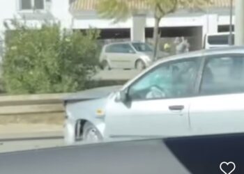 Un herido tras un colisionar un vehículo contra la mediana en la A-7 en Estepona