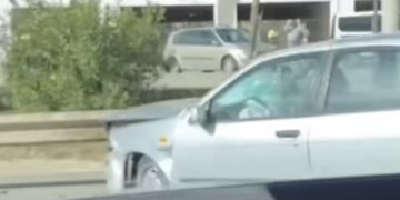 Un herido tras un colisionar un vehículo contra la mediana en la A-7 en Estepona