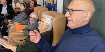 «Ilusión» y «ganas de vivir»: El poder de la música en los mayores de Estepona