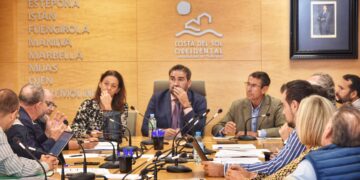 Junta y Mancomunidad avanzan negociaciones para ampliar la autorización de agua regenerada para baldeos y riego de parques