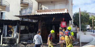 Un incendio calcina el Orient Palace de Benalmádena