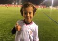 El pequeño Marco Villena, jugador del Manilva, entrena con el Sevilla FC