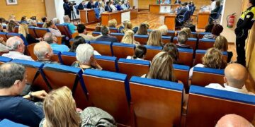 Fuengirola rechaza la amnistía y convoca una concentración en defensa del Estado de Derecho el domingo