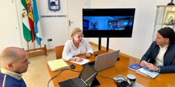 Ana Mula se reúne con Acosol y Gestagua para buscar soluciones a las restricciones que se están produciendo en zonas de Fuengirola