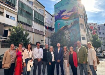 Una veintena de obras de arte urbano componen el Paseo de los Murales de Fuengirola