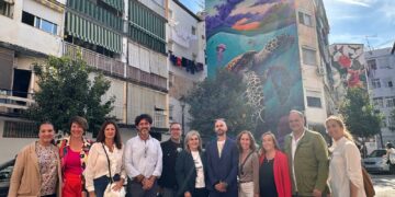 Una veintena de obras de arte urbano componen el Paseo de los Murales de Fuengirola
