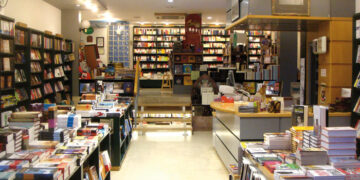 El universo de TESEO, la librería más antigua de la Costa del Sol