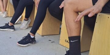 Más de 300 alumnos del IES Sierra de Mijas participan en una cajoneada por el Día Internacional del Flamenco