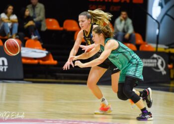 El CAB Estepona cae ante la gran defensa de La Cordà de Paterna