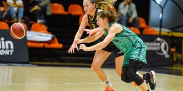 El CAB Estepona cae ante la gran defensa de La Cordà de Paterna