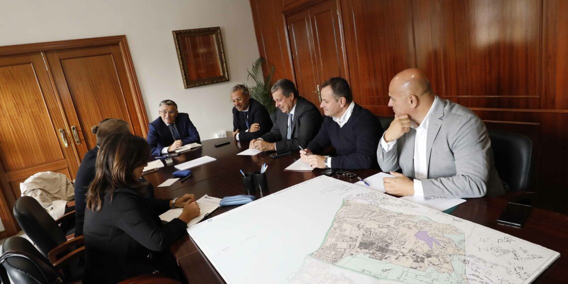 Urbanismo se reúne con colectivos empresariales de Marbella para abordar los avances del nuevo PGOM
