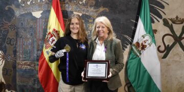 Recepción oficial a Sarah Almagro tras proclamarse campeona mundial de parasurfing