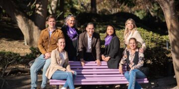 Benalmádena se suma a conmemoración del 25N con un banco morado en el corazón del Parque de la Paloma
