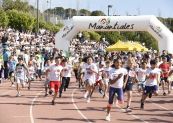 Cerca de 1.000 escolares corren por la inclusión en Torremolinos en la Carrera por la “CaPAZidad”