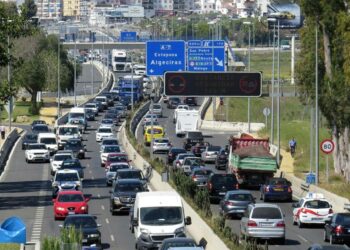 Una persona herida tras la colisión entre un turismo y una motocicleta en Marbella