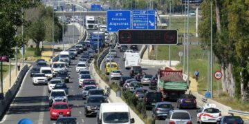 Una persona herida tras la colisión entre un turismo y una motocicleta en Marbella