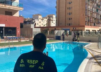 Un hotel de Benalmádena dona el agua de su piscina al Ayuntamiento para regar jardines y limpiar contenedores