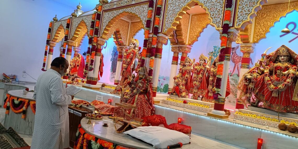 El templo hindú de Benalmádena acoge a medio millar de personas en la fiesta Diwali, festival de las luces