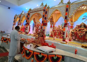 El templo hindú de Benalmádena acoge a medio millar de personas en la fiesta Diwali, festival de las luces