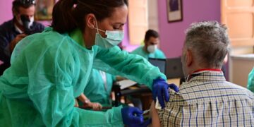 Andalucía llega en un mes al millón de vacunas puestas frente a la gripe en la campaña 2023-2024