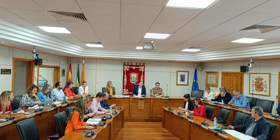 El Ayuntamiento de Benalmádena rechaza la amnistía en un pleno extraordinario y urgente