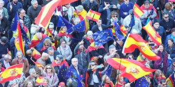 Miles de personas se concentran en la plaza de Cibeles contra la amnistía