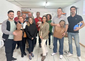 El extrarradio de Estepona ya está dentro de la red de espacios municipales cardioprotegidos