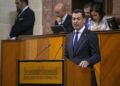 Moreno anuncia que Andalucía destinará tres millones para poner en marcha la figura del asistente a enfermos de ELA
