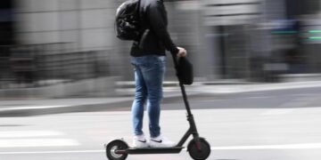 El uso de patinetes eléctrico será vigilado con lupa en los entornos de los institutos de Torremolinos