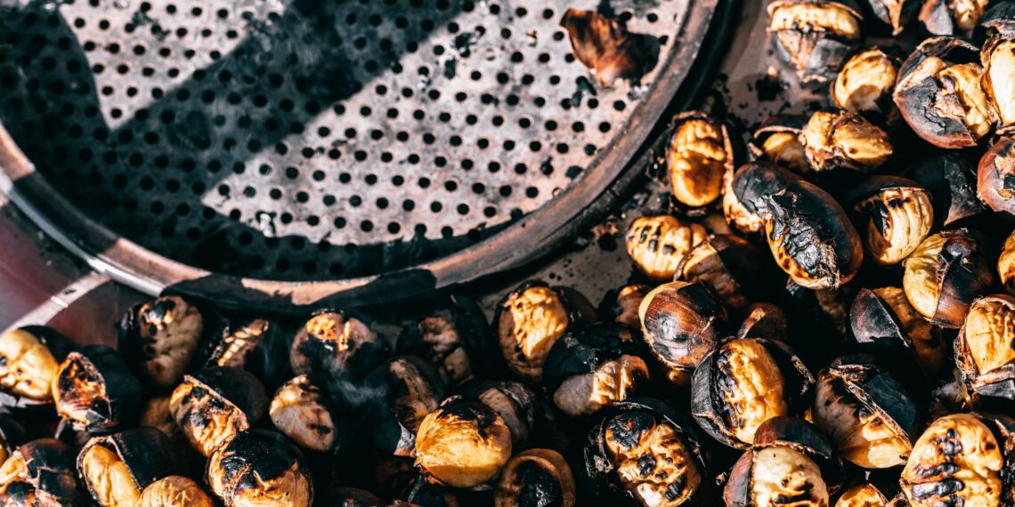 Marbella celebra con castañas su tradicional Tostón