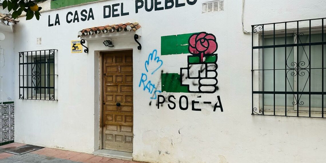 La sede del PSOE de Marbella atacada con pintadas: «Los trabajadores y voluntarios tienen miedo»