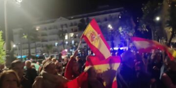Denuncian ante la Fiscalía la protesta convocada anoche frente a la sede del PSOE de Estepona