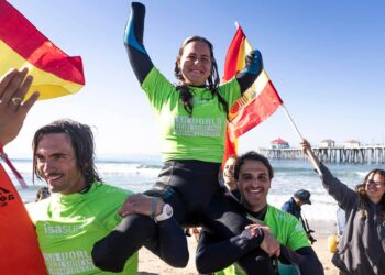 Sarah Almagro se alza como campeona del mundo de Parasurfing