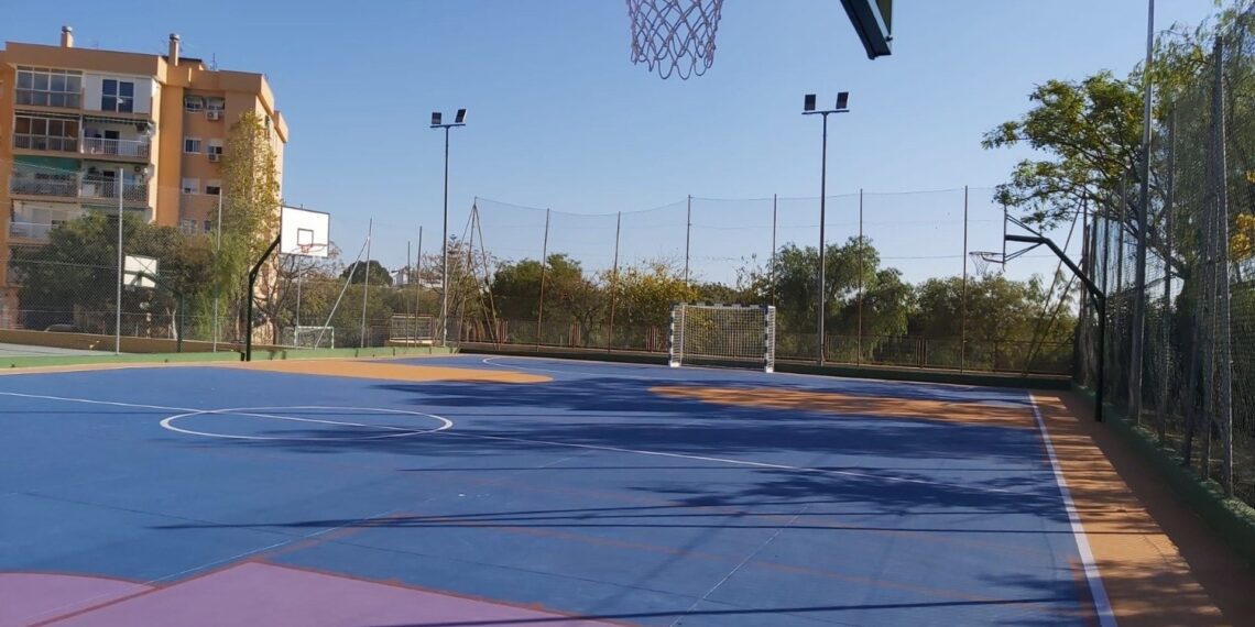 Torremolinos invierte más de 60.000 euros en la rehabilitación de dos pistas polideportivas en El Pinillo