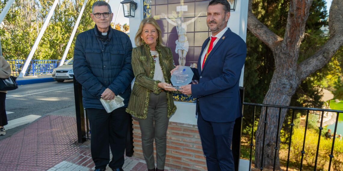 En Marbella homenajean a la Cofradía del Cristo del Amor con motivo de su 75 aniversario