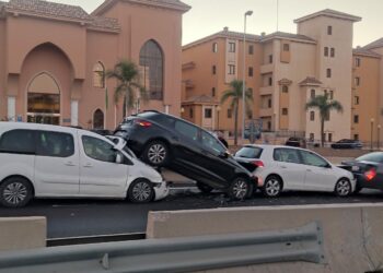Cuatro vehículos implicados en una colisión que ha dejado grandes retenciones en la A7