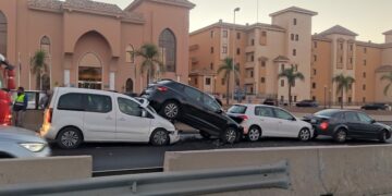 Cuatro vehículos implicados en una colisión que ha dejado grandes retenciones en la A7