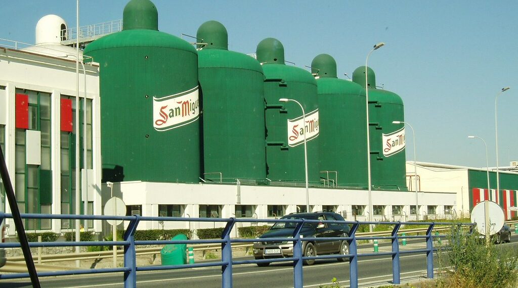 Arrancan las obras en La Carihuela para mejorar el suministro eléctrico y superar los cortes de luz