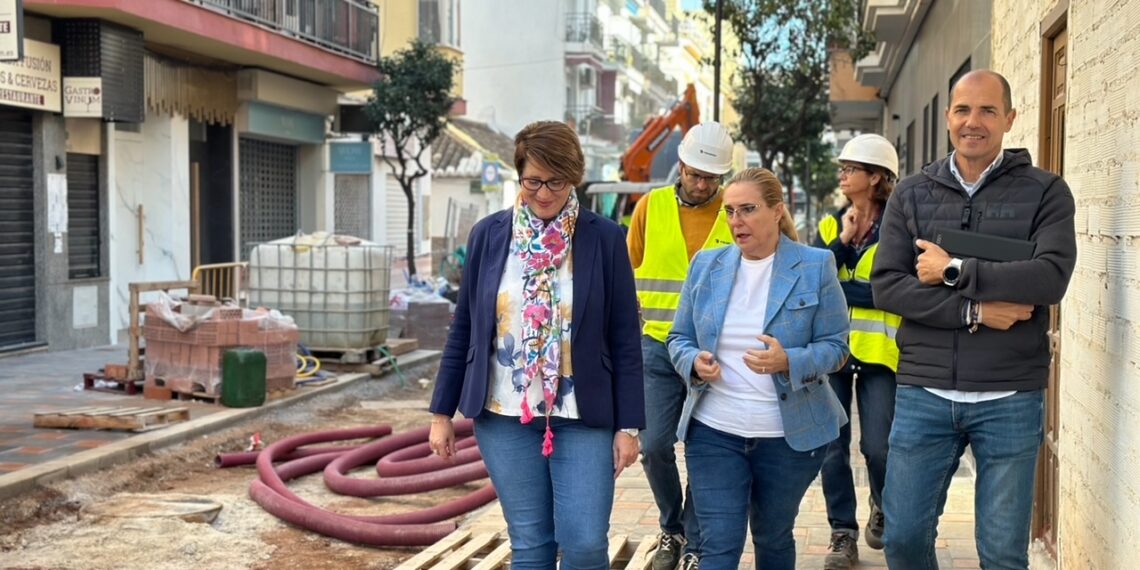 Fuengirola ultima las obras de remodelación integral de la calle Palangreros