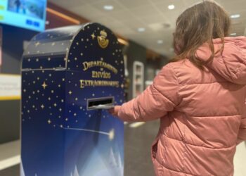 Correos instala buzones mágicos en las 18 oficinas de la provincia de Málaga