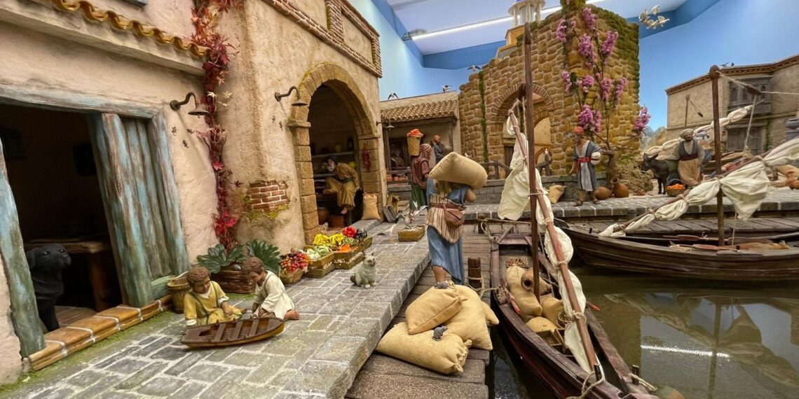 Un belén marinero inspirado en un puerto pesquero preside la campaña de Navidad del Hospital Clínico de Málaga