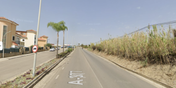 Un conductor se da a la fuga y acaba colisionando con otro vehículo en Manilva